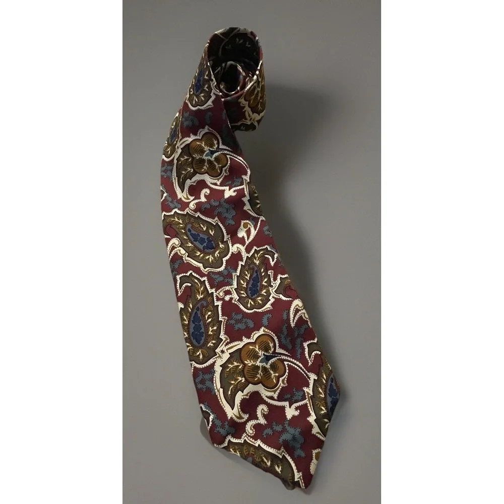 Burberry Of London Neckwear Tie Red Paisley Flower Pattern USA 100% Silk JBHS